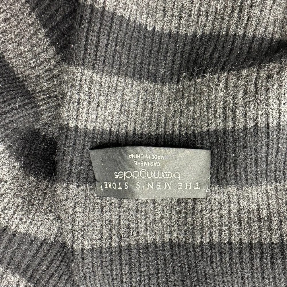 Cashmere Bloomingdales grey and black striped Scarf GUC